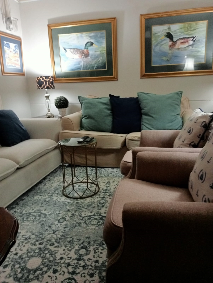 2 Bedroom Property for Sale in Whispering Pines Western Cape